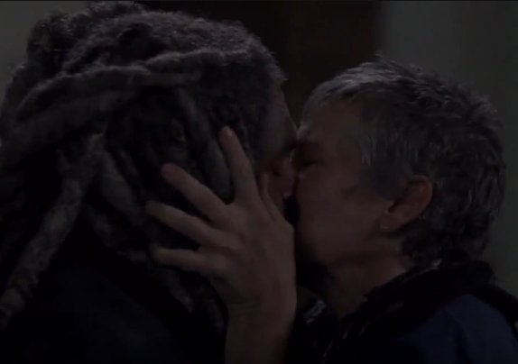 AgusenDepresion's tweet photo. Y hoy finalmente lo vimos morir #RIPCaryl #TheWalkingDead https://t.co/GZhByen4U5