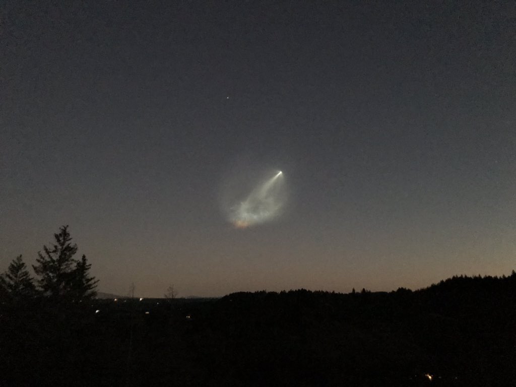 Unexpected view of #SpaceX launch from #Healdsburg CA. Either that or a #UFO heading home after a weekend in Sonoma.