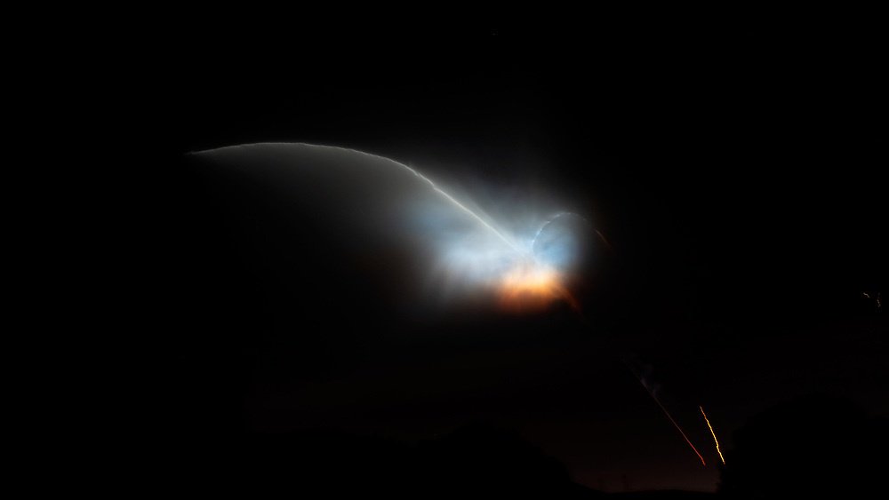 BobMurphPhoto's tweet photo. Thank you @SpaceX for the incredible view tonight! Just amazing @elonmusk #SpaceX #backyardview #rocket #longexposure https://t.co/Wc8e3KN69r https://t.co/UjlBKxU8sG