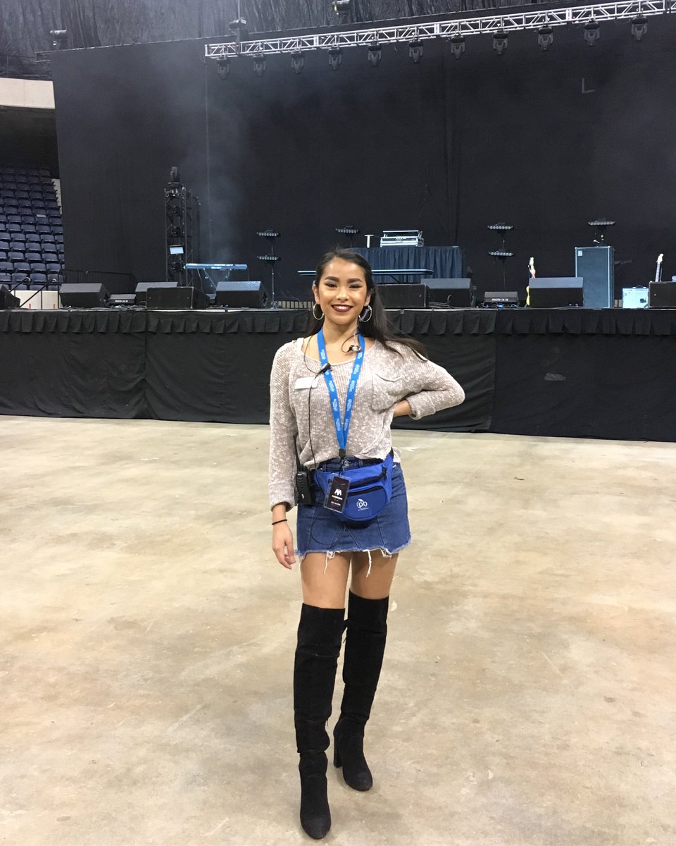 almirazaky's tweet photo. I have #MadeItReal at @VCU by following my dreams of being in the music industry! I became the Assistant Concert Director, then Concert Director of @APB_VCU. Now, I am an intern for @RVAFilmFest and am working on my debut EP. Thanks VCU! #vcusmclass #TwitterScavengerHunt #Singer https://t.co/wdsPBUE5tG
