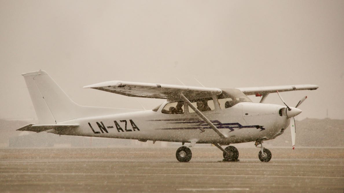 FrankReardon1's tweet photo. Spotted today from Sverige AKA Sweden 🇸🇪 a pair of @Cessna #C172S #LNAZA &amp; #LNAZB in #Iqaluit #Nunavut OCT.7.2018 #YFBSpotters #AVGEEKS Owners: OSM Aviation Academy @OSMAviation https://t.co/1bkkr6Yx30