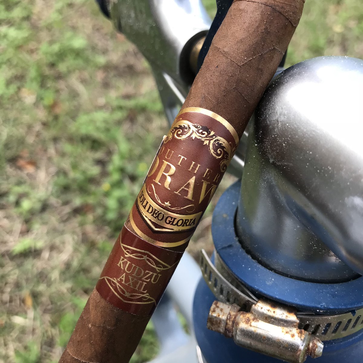 cyrixusr's tweet photo. Highly recommend this #lancero #cigar. #texasproud ! @sdcigars #BOTL #drywalltexture #diy https://t.co/0YmCGewvoo
