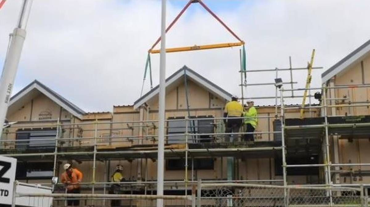 OffsiteNZ's tweet photo. Watch: Fletcher Building builds five houses in five days https://t.co/npGxFeFQKD https://t.co/p6p49mEjWM