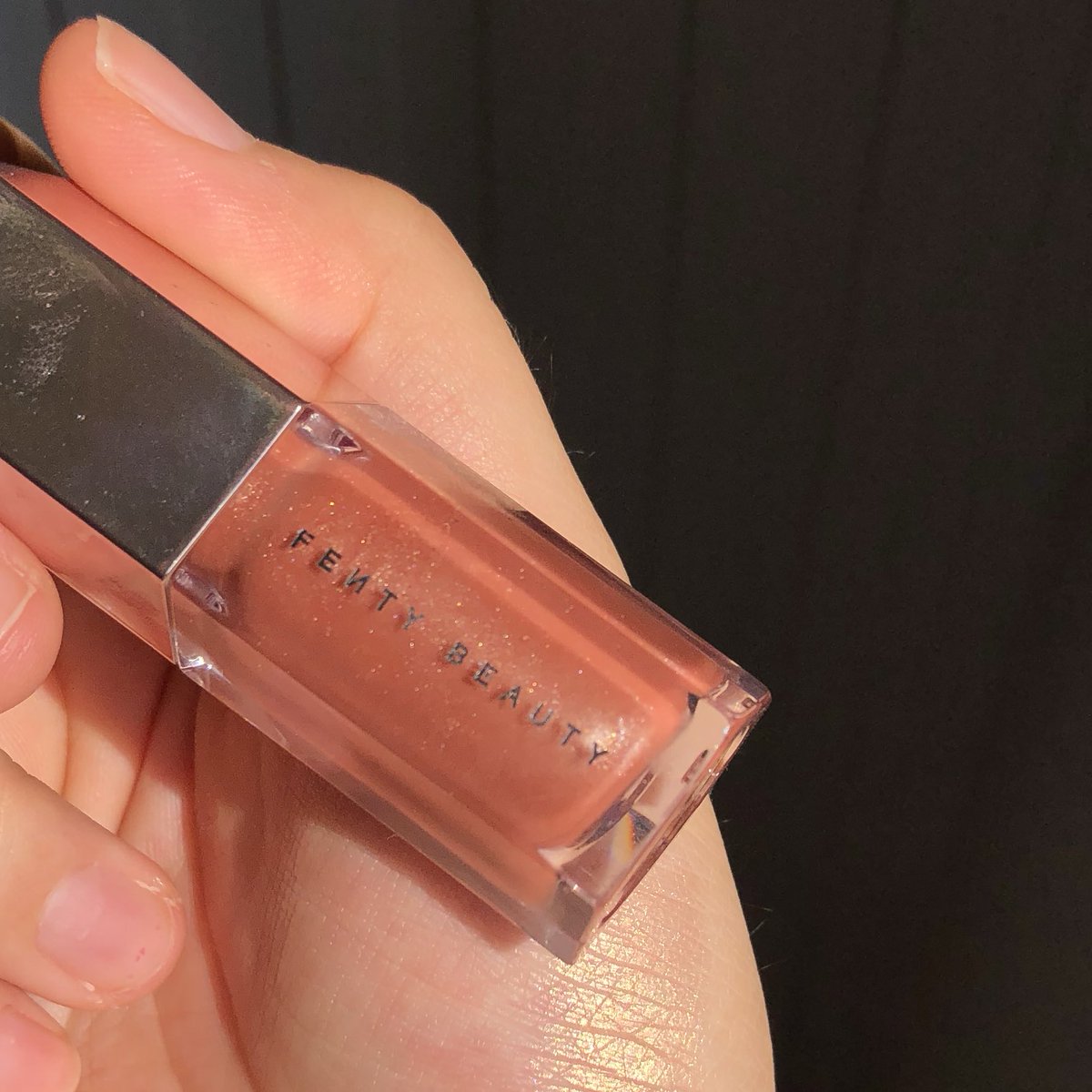 glitterxmatter's tweet photo. #แจก จ้า💖✈️ น้องๆ fenty beauty bomb baby mini lip and face set ของใหม่จ้า☁️✌🏻 เห็นราคาโอเลเลยซื้อมาแจกซะเลยยยย เฉพาะฟลว.นะคะเอาไปใช้หน้าฉ่ำๆปากฉ่ำๆโลย รีทวิตไว้เหมือนเดิม ✨ ประกาศวันที่ 18ตุลาค่า #glittersgiveaway https://t.co/HQUMRAryNp
