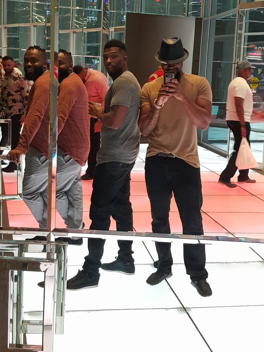 GizROYALIST's tweet photo. #LasVegas #Brothers #RickRossPoolParty #WeGoAnyWhere https://t.co/8ZpgMxUn2d