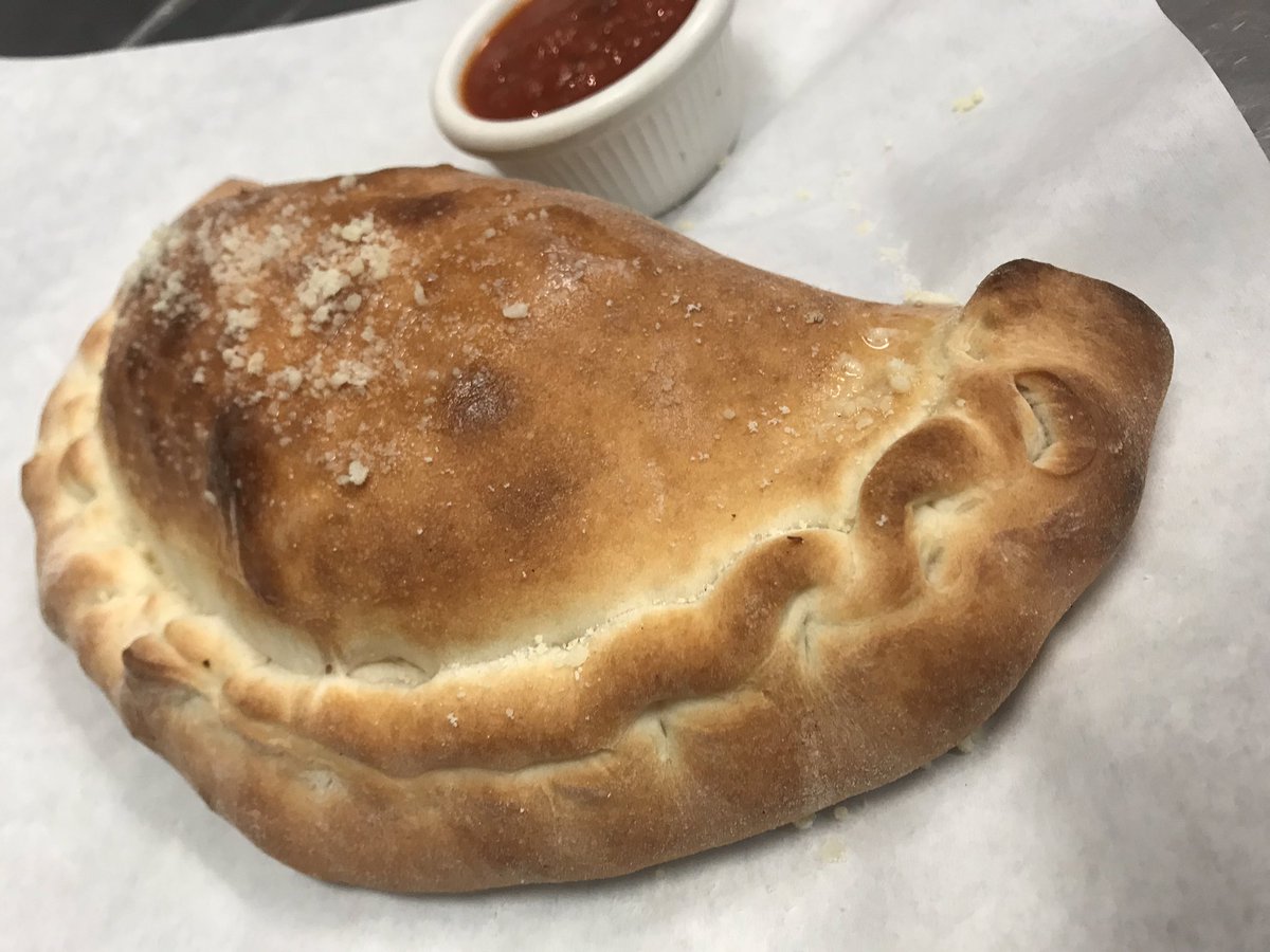 MrMoixx's tweet photo. Try our delicious #calzone #homemade #handmade #Venom #RecipeOfTheDay #happysunday #louigiswla #sawtelleblvd #losangeles #dinnertime #marinara #homemadecalzone #SundayTODAY https://t.co/xO7P12lorN
