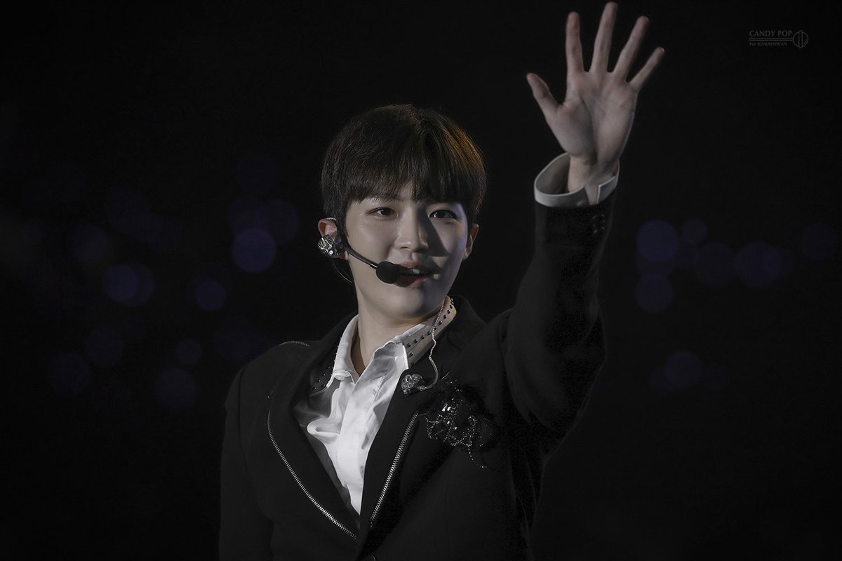 CandyPop0527's tweet photo. [181006] You're the most adorable thing 

#김재환 #KIMJAEHWAN #WANNAONE https://t.co/ivmN9BCN35