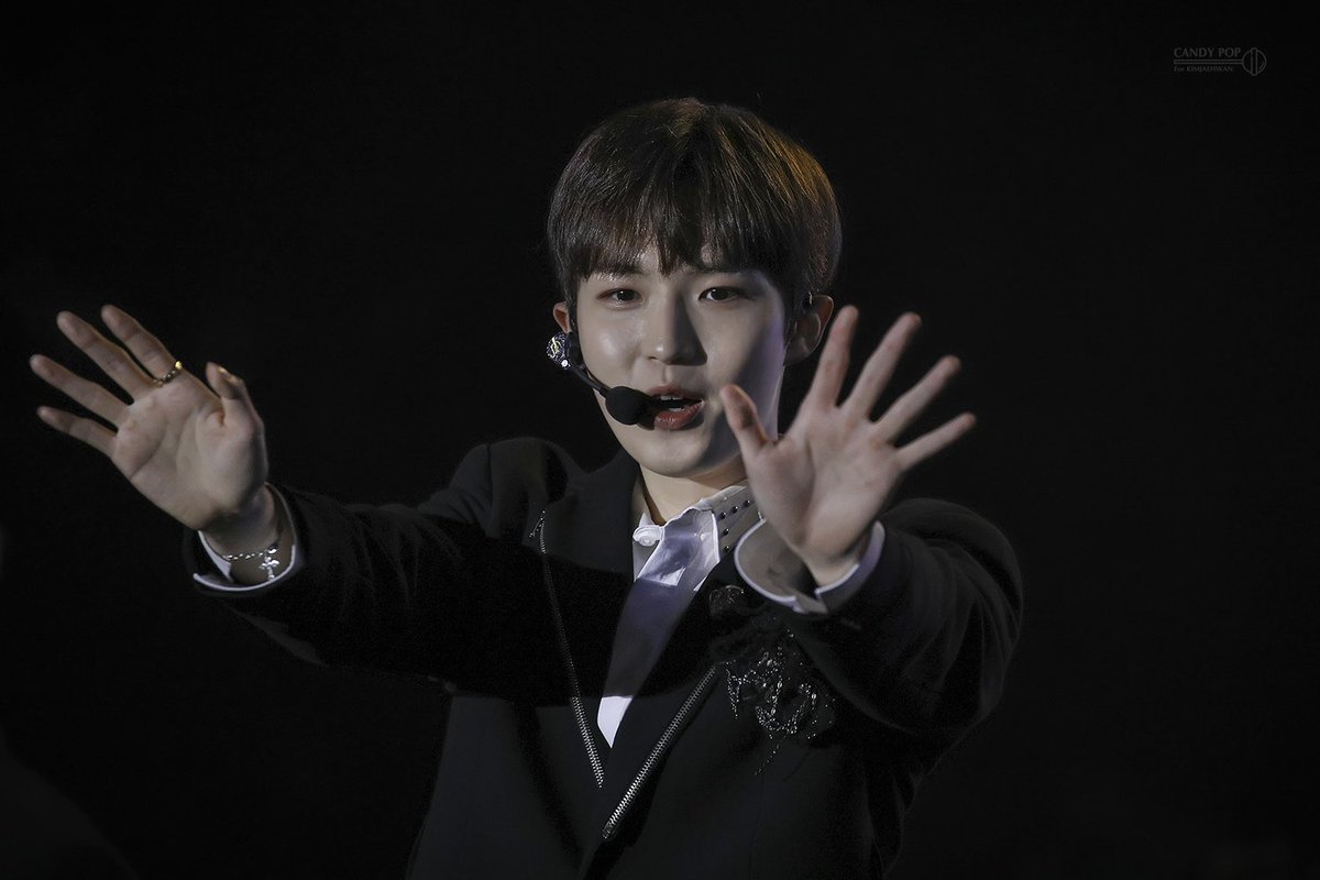 CandyPop0527's tweet photo. [181006] You're the most adorable thing 

#김재환 #KIMJAEHWAN #WANNAONE https://t.co/ivmN9BCN35