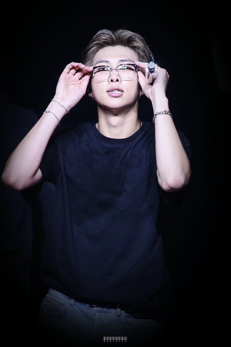Montopia_0912's tweet photo. [HD] 20181003 Love Yourself Tour in Chicago 

I would beg you to take my soul if you are the devil 😈 

 @BTS_twt #RM #알엠 #Namjoon #남준 #김남준 #BTS⁠⁠⁠ ⁠⁠#방탄소년단 https://t.co/RJcWcpfqwW
