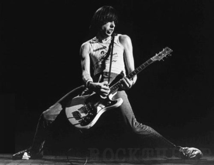  Johnny Ramone (8 de Octubre de 1948-5 de Septiembre de 2004) Happy fucking birthday Johnny! 