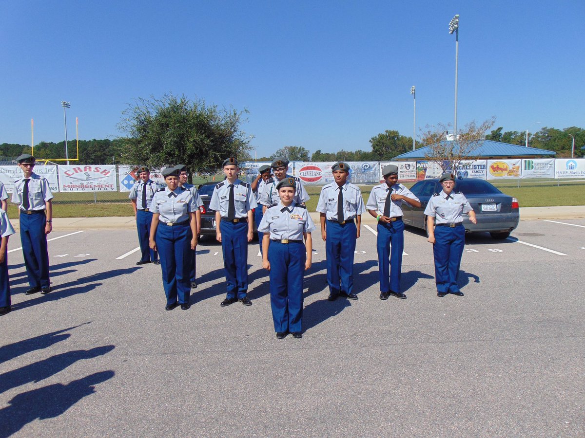 JrotcCvhs's tweet photo. Homecoming parade https://t.co/L6G2PiAINY