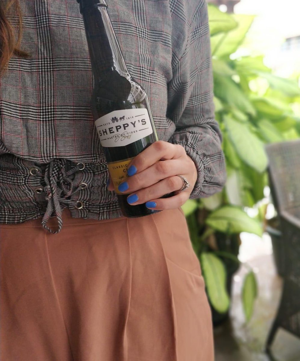 cidersbymb's tweet photo. Kickstarting #Monday with my favourite, yes it’s got to be my own bottle of #Sheppy’s cider
#drinks #drinking #drink #drinkme #drinkcider #drinkresponsibly #drinkdrinkdrink #craftcider #cider #party https://t.co/NO6jvbMySm