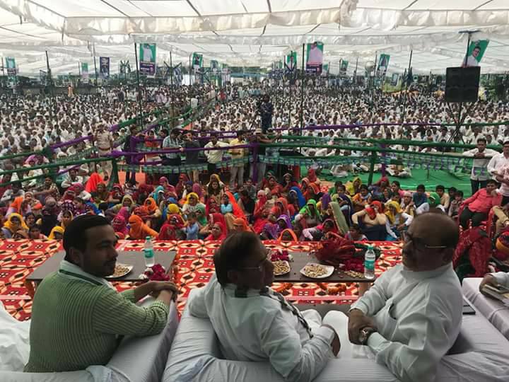 LJDCENTERAL's tweet photo. बीबीरानी, अलवर, राजस्थान में आयोजित परिवर्तन संकल्प रैली को संबोधित करते हुए। -शरद यादव
@SharadYadavMP https://t.co/9KymyPwy0H