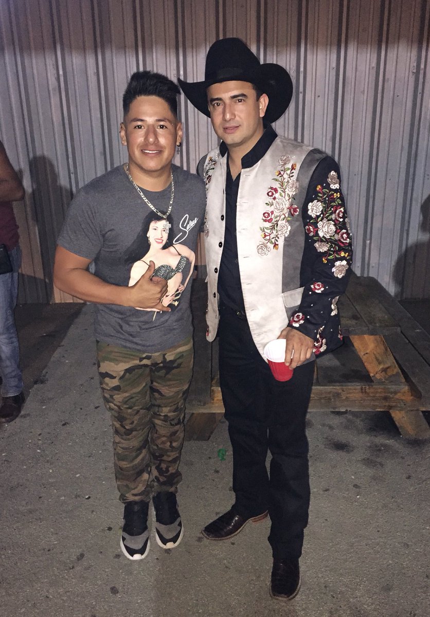 fhernandodrums1's tweet photo. Los Huracanes del Norte 🌪 🎶
Échele mi chuy!!! 🗣
Un Gusto conocer y saludar a grandes músicos y maestros!!!
#Yosoyfherdrums #Grupoflash @HURACANESDELN https://t.co/bY4m4f0zFp