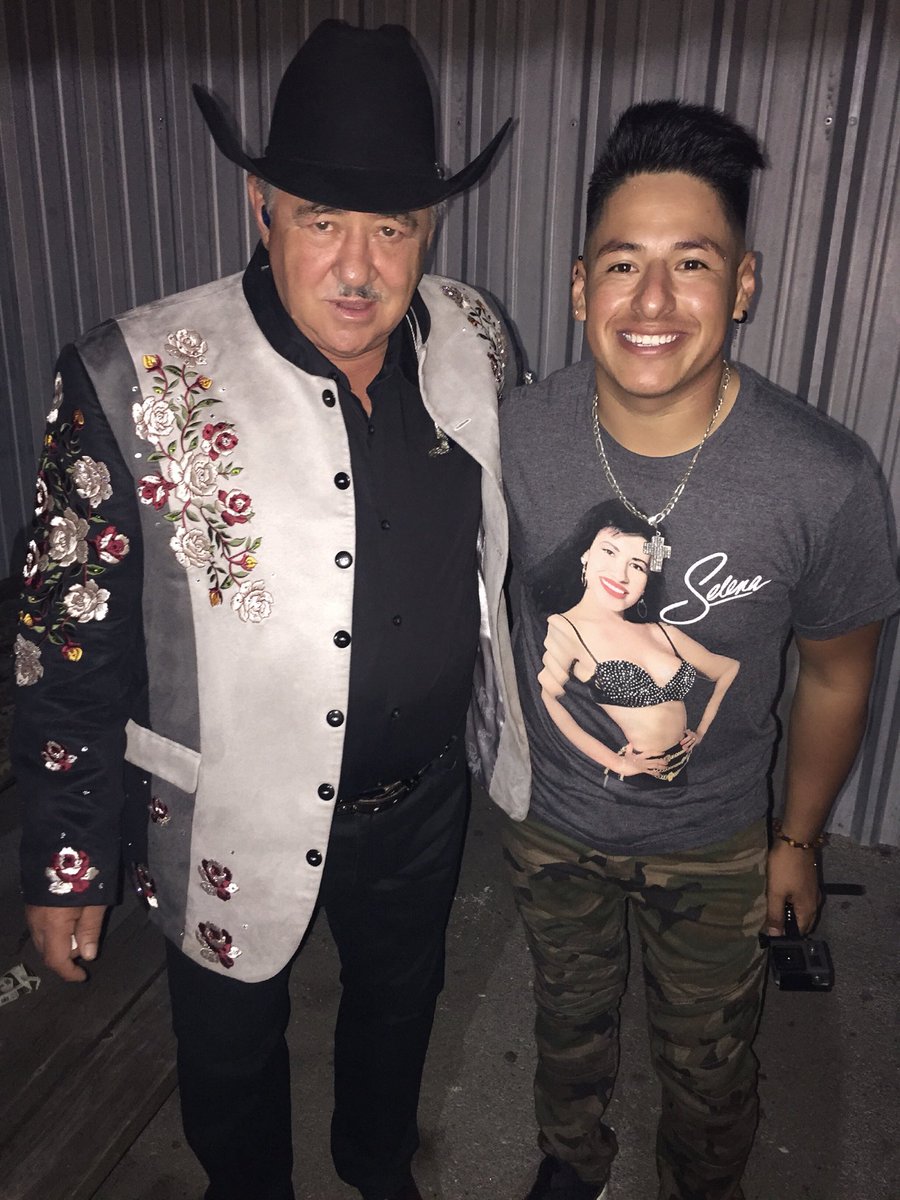fhernandodrums1's tweet photo. Los Huracanes del Norte 🌪 🎶
Échele mi chuy!!! 🗣
Un Gusto conocer y saludar a grandes músicos y maestros!!!
#Yosoyfherdrums #Grupoflash @HURACANESDELN https://t.co/bY4m4f0zFp