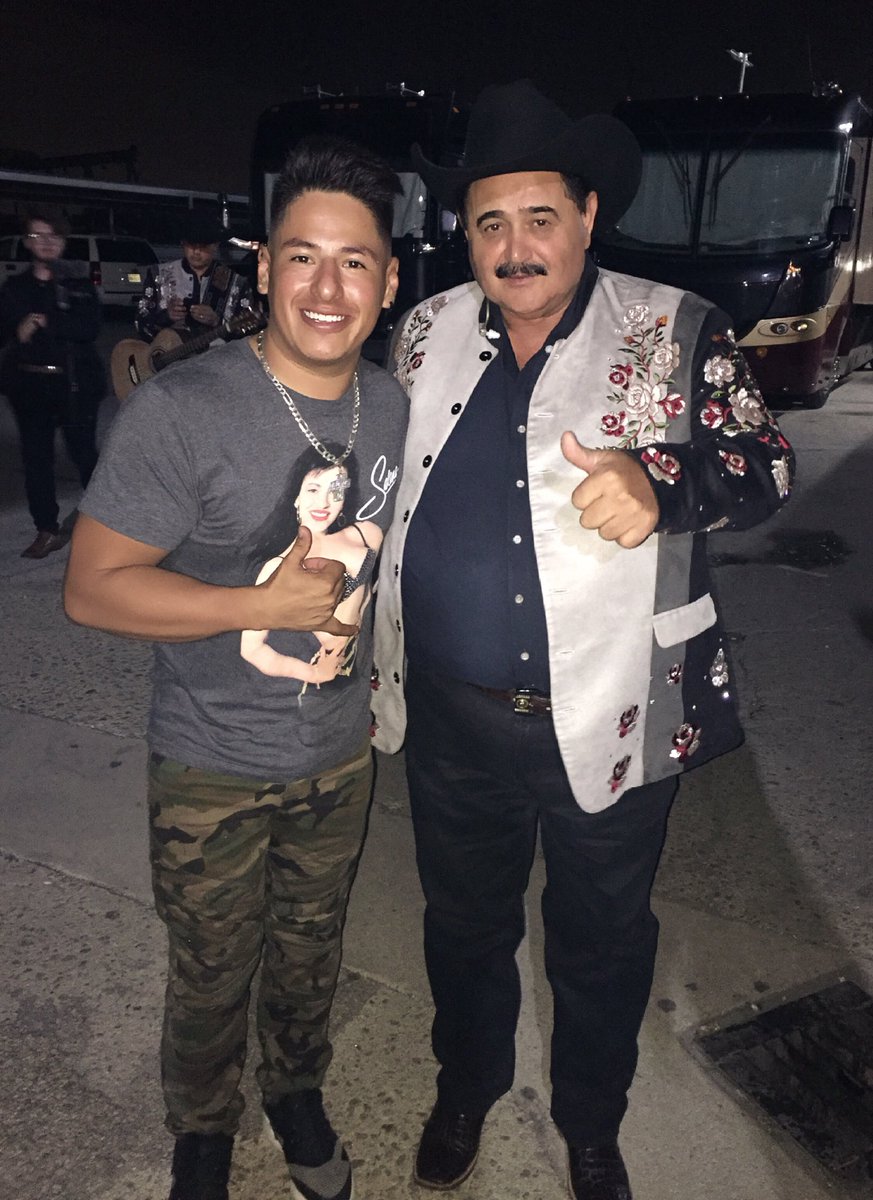fhernandodrums1's tweet photo. Los Huracanes del Norte 🌪 🎶
Échele mi chuy!!! 🗣
Un Gusto conocer y saludar a grandes músicos y maestros!!!
#Yosoyfherdrums #Grupoflash @HURACANESDELN https://t.co/bY4m4f0zFp