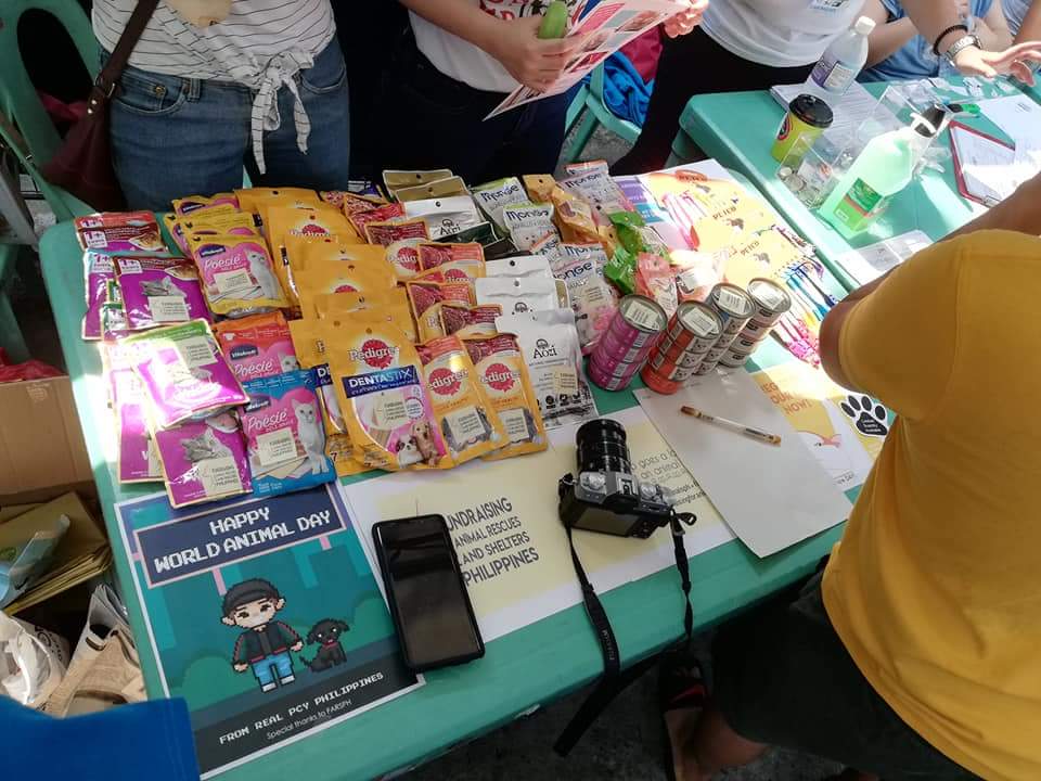 farsph18's tweet photo. A big thanks for the monetary donation from @rpcyph, we were able to help neuter thousand cats in one day.

And with the generosity of Ms. Maja Alexandra Boy, we were able to give away free dog and cat food, and collars during the CATstration Event of PPBCC last October 6, 2018. https://t.co/f7q3a2a1yP