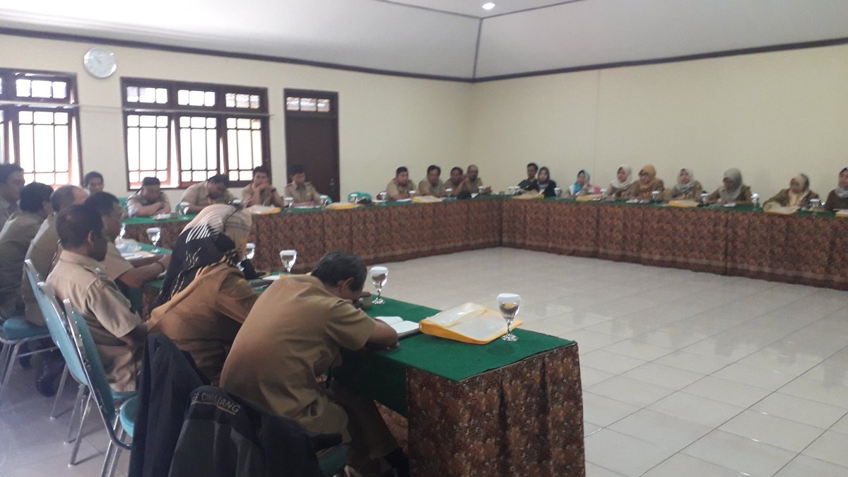 denialbarnurz's tweet photo. Pelatihan Perencanaan dan Penatausahaan Pengelolaan Keuangan Desa.
#bkad kec.gunungguruh kab.sukabumi.
@jokowi
@EkoSandjojo
@taufikmadjid71
@fachrilabalado
@SatgasDanaDesa
@tppindonesia
@PegiatDesa https://t.co/tp9YHYhT7t