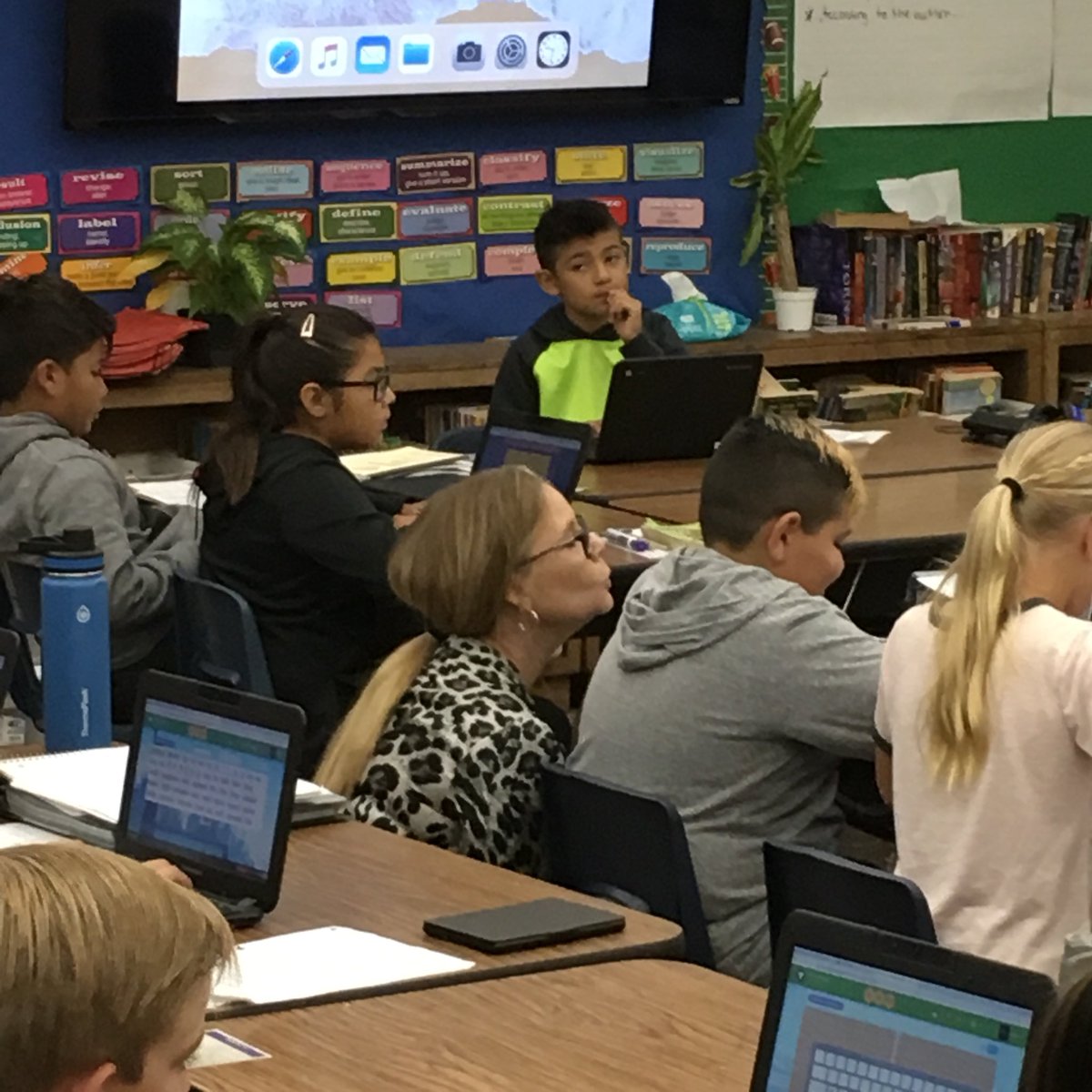 principaldulles's tweet photo. Dulles dolphins working hard learning... small group instruction, academic discourse, writing, feedback &amp;  iReady! Thank you for the visit Eileen Burkholder! 🐬 #nlmusd#student engagement https://t.co/EslDfsY6Yv