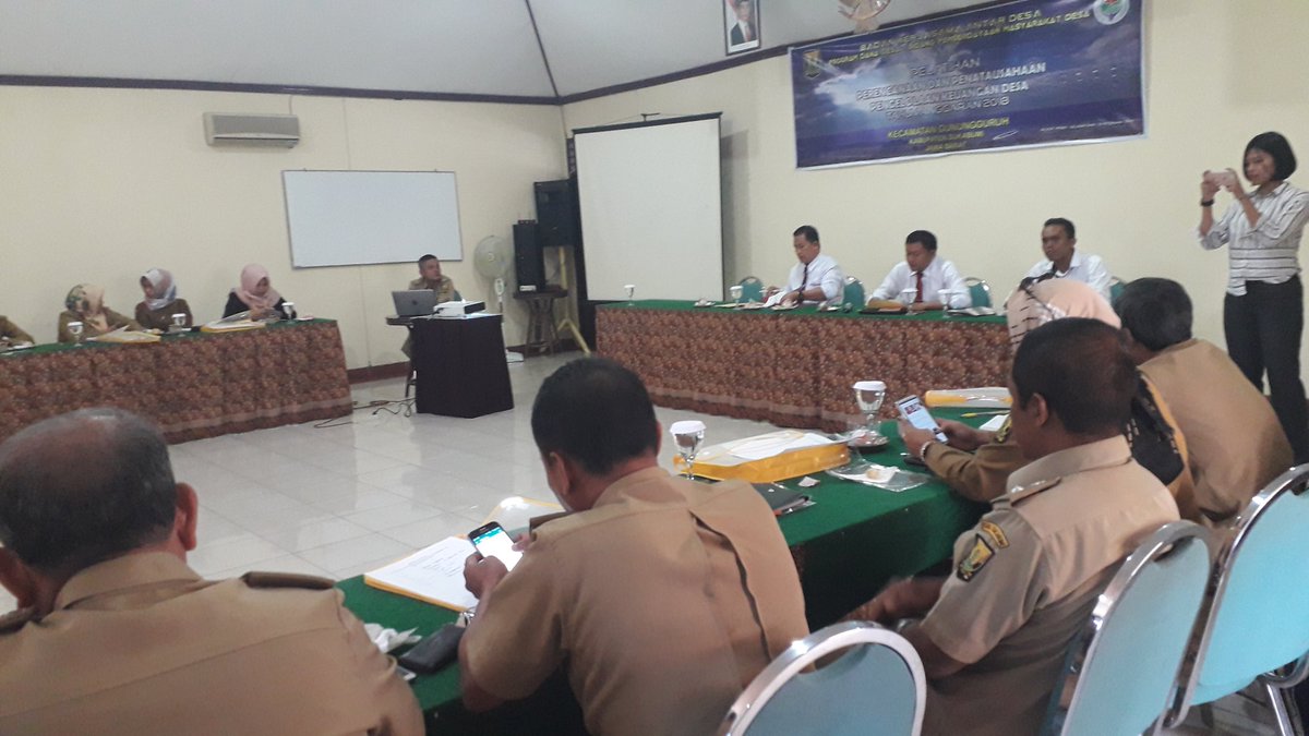 denialbarnurz's tweet photo. Pelatihan Perencanaan dan Penatausahaan Pengelolaan Keuangan Desa.
#bkad kec.gunungguruh kab.sukabumi.
@jokowi
@EkoSandjojo
@taufikmadjid71
@fachrilabalado
@SatgasDanaDesa
@tppindonesia
@PegiatDesa https://t.co/tp9YHYhT7t