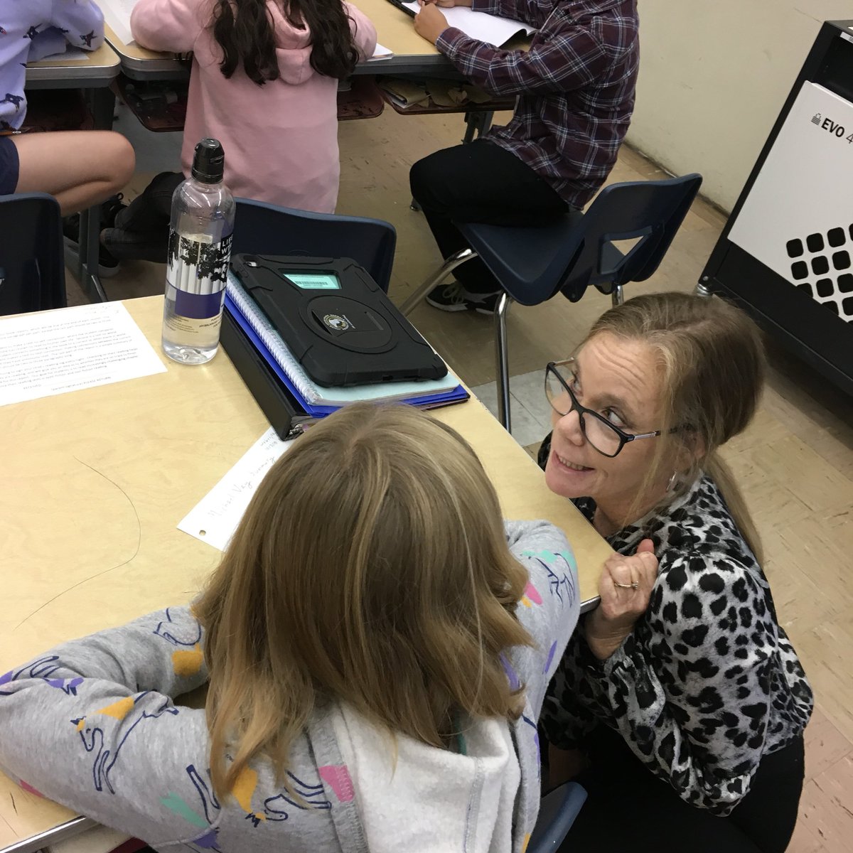 principaldulles's tweet photo. Dulles dolphins working hard learning... small group instruction, academic discourse, writing, feedback &amp;  iReady! Thank you for the visit Eileen Burkholder! 🐬 #nlmusd#student engagement https://t.co/EslDfsY6Yv