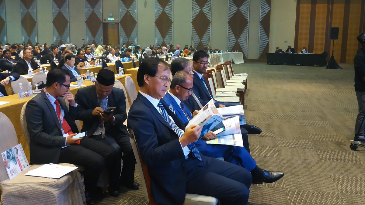 moworksmy's tweet photo. YB Tuan @baru_bian mendengar pembentangan kertas kerja dalam #NAFAM2018 https://t.co/RhksIxNbpI