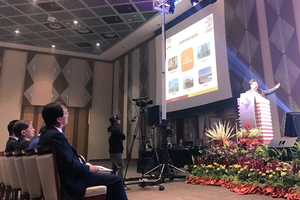 norehamohd's tweet photo. YBM @MOWorks @baru_bian takes sometime listening to the speaker #NAFAM2018 @ZohariAkob @RoslanMdTaha @Asricidb @LLMKP @JKRMalaysia @CIDBMALAYSIA1 @LLMrasmi @zakhir69 @zakhamid2 @nyonyacyber @squall_shinoda @paktarm @ownbest777 https://t.co/vpYi76rB1G