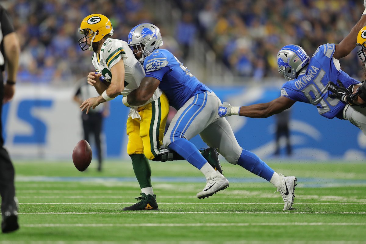 Lions's tweet photo. The #Lions have now recorded 2+ sacks in 9⃣ straight games, extending their NFL-leading streak. https://t.co/iqzwzvj75J