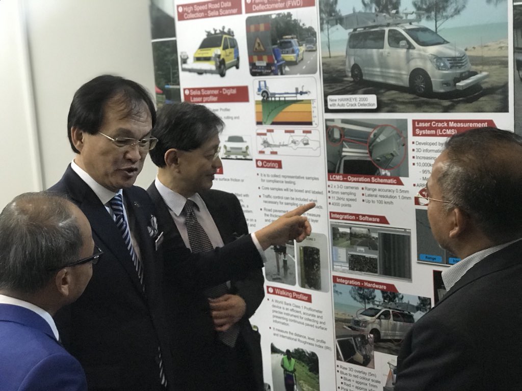 norehamohd's tweet photo. YBM @MOWorks @baru_bian lawat 35 booths #NAFAM2018 @HjAnuarTahir @ZohariAkob @saranidollah @abdulrazak5559 @RoslanMdTaha @Asricidb @LLMKP @JKRMalaysia @CIDBMALAYSIA1 @LLMKP @CREAM_CIDB @zakhir69 @zakhamid2 @nyonyacyber https://t.co/7RXw9JlsDL