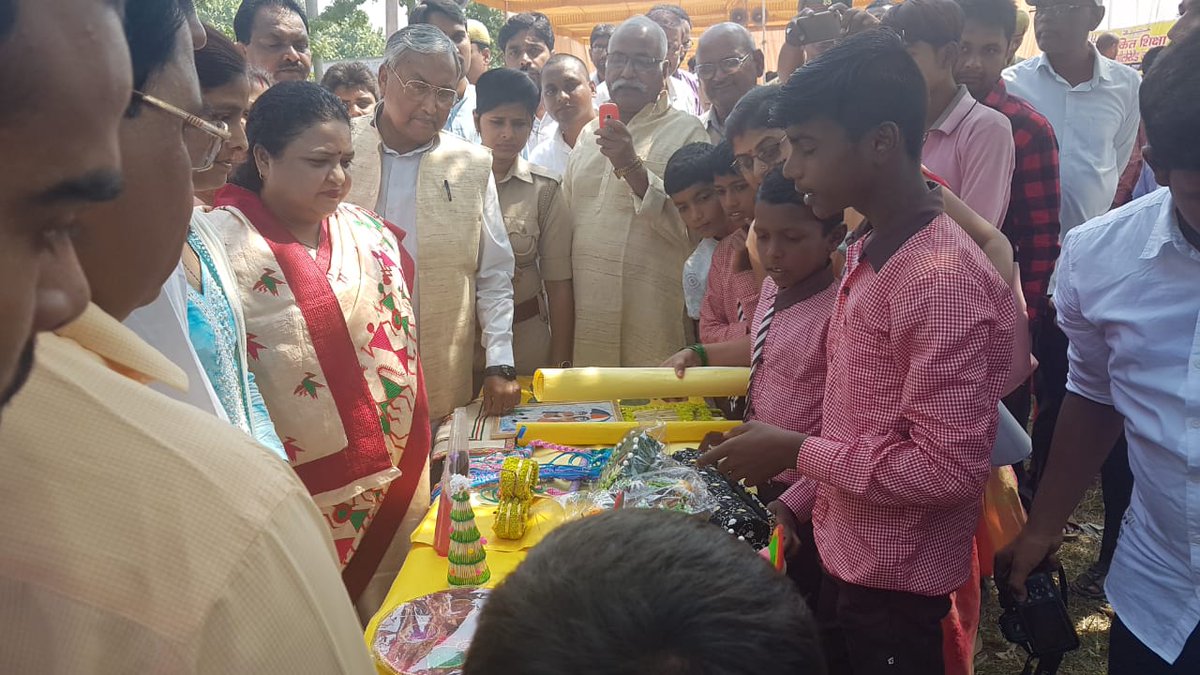 anupmajaisbjp's tweet photo. प्रभार जनपद देवरिया में समेकित शिक्षा के अंतर्गत संचालित आवासीय 'एक्सेलरेटेड लर्निंग कैंप' में बच्चों से चर्चा की एवं फल वितरण किया । https://t.co/okBCwI7eqr