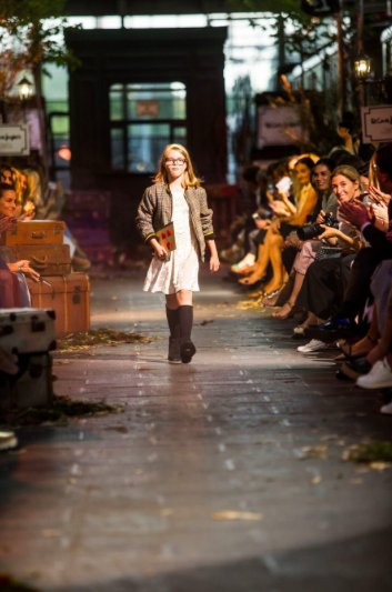 CharHadas's tweet photo. Como cada año contamos nuestro súper patrocinador @elcorteingles en #ThePetiteFashionWeek. Sus fantásticas firmas #BelleandRebel, #Tizzas, #Bass10, #Brotes y #Freestyle nos presentaron unos looks ideales, clásicos pero a la vez muy contemporáneos. ¡Brutal! https://t.co/HcoRQ2dz4a https://t.co/4uaausDzMF