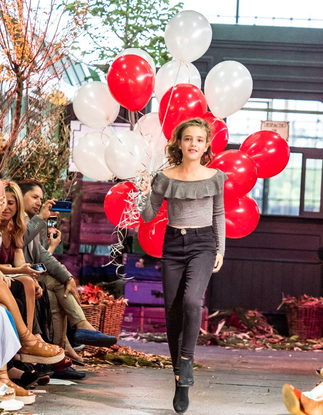 CharHadas's tweet photo. Como cada año contamos nuestro súper patrocinador @elcorteingles en #ThePetiteFashionWeek. Sus fantásticas firmas #BelleandRebel, #Tizzas, #Bass10, #Brotes y #Freestyle nos presentaron unos looks ideales, clásicos pero a la vez muy contemporáneos. ¡Brutal! https://t.co/HcoRQ2dz4a https://t.co/4uaausDzMF