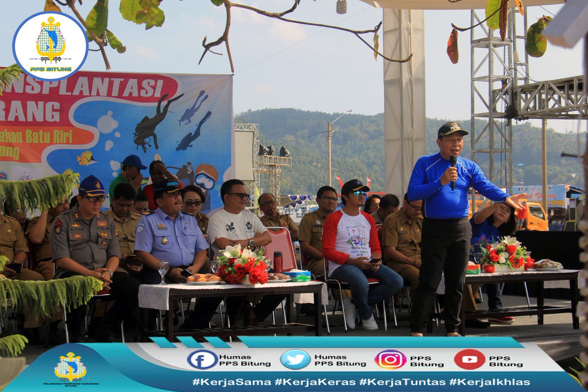 Humas_PpsBitung's tweet photo. Dalam rangkaian FPSL 2018, Pemkot Bitung melaksanakan kgiatan Transplantasi Terumbu Karang di perairan selat lembeh. Upacara pembukaan dan pelantikan Duta Lingkungan Hidup Kota Bitung dilaksanakan di PPS Bitung, acara dihadiri juga Kepala PPS Bitung sangat mdukung kgiatan ini https://t.co/K2K2OxpanM