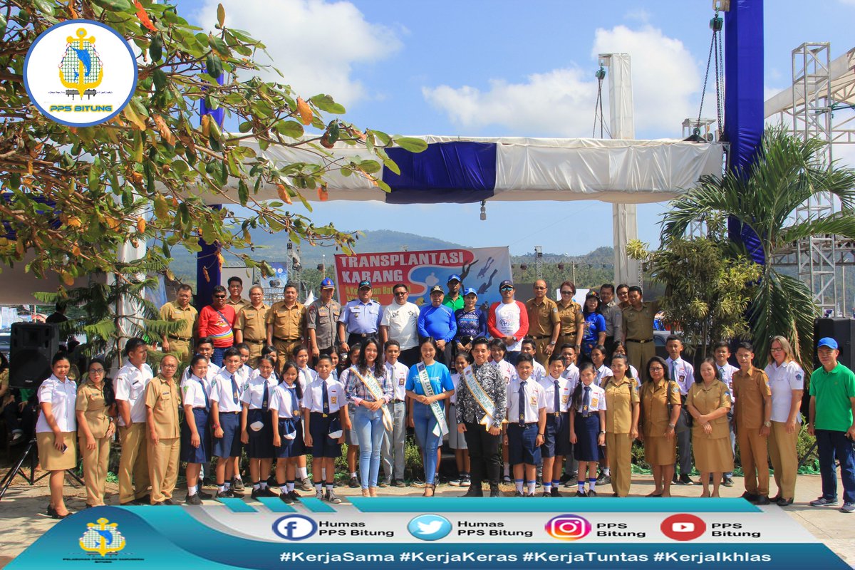 Humas_PpsBitung's tweet photo. Dalam rangkaian FPSL 2018, Pemkot Bitung melaksanakan kgiatan Transplantasi Terumbu Karang di perairan selat lembeh. Upacara pembukaan dan pelantikan Duta Lingkungan Hidup Kota Bitung dilaksanakan di PPS Bitung, acara dihadiri juga Kepala PPS Bitung sangat mdukung kgiatan ini https://t.co/K2K2OxpanM