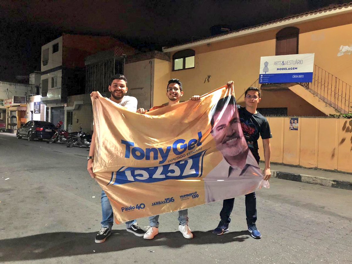 edu_castro_'s tweet photo. Segura o squad #tonygel https://t.co/d4pRrqiGXz