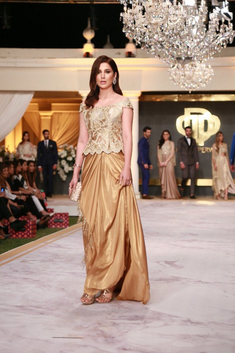 MediaSpringPk's tweet photo. @IamAlyzehgabol @hasnainlehri Model turned actress @habib_areeba walks for Deepak Parwani show at #FPWF18 https://t.co/DMkIGo3mND