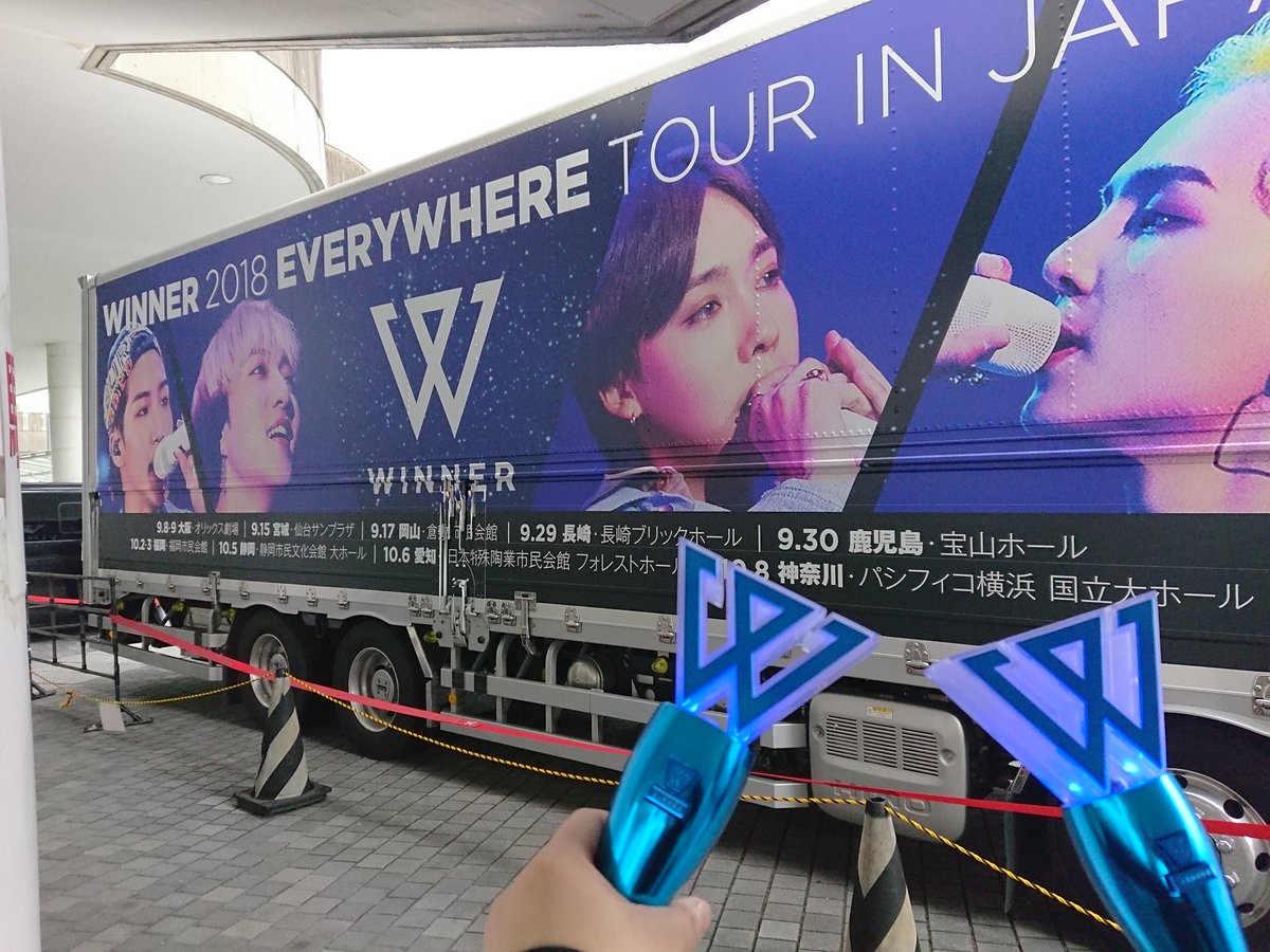 koa_ma's tweet photo. オンマもいるよ~💙
#WinnerJapanTour2018 https://t.co/y26xRHmbED