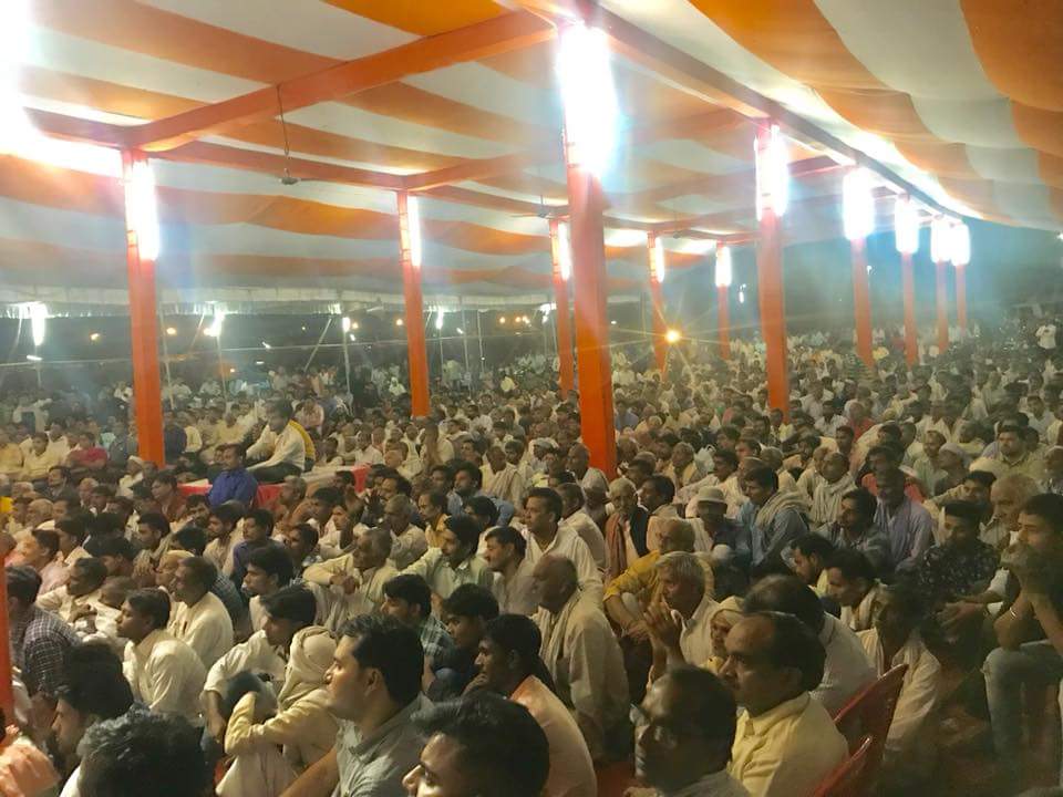 ArunSinghbjp's tweet photo. पंडित दीनदयाल उपाध्याय स्मृति महोत्सव , मथुरा में राष्ट्रीय कवि सम्मेलन का उद्घाटन । @BJP4UP https://t.co/JoITvuBXZO