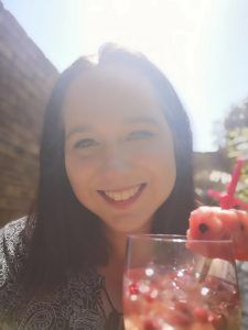 Boozy_Foodie's tweet photo. How to beat the heat - with the Fifth Cousin! Have you tried Four Cousins Fiver yet? #FourCousins #FourCousinsFiver #SummerCooler #Blogpost #BoozyBlogger @vanloverenwines @4CousinsWine
https://t.co/6ICSLoLSje https://t.co/UCkqepwKHX