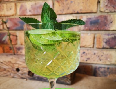 Boozy_Foodie's tweet photo. How to beat the heat - with the Fifth Cousin! Have you tried Four Cousins Fiver yet? #FourCousins #FourCousinsFiver #SummerCooler #Blogpost #BoozyBlogger @vanloverenwines @4CousinsWine
https://t.co/6ICSLoLSje https://t.co/UCkqepwKHX