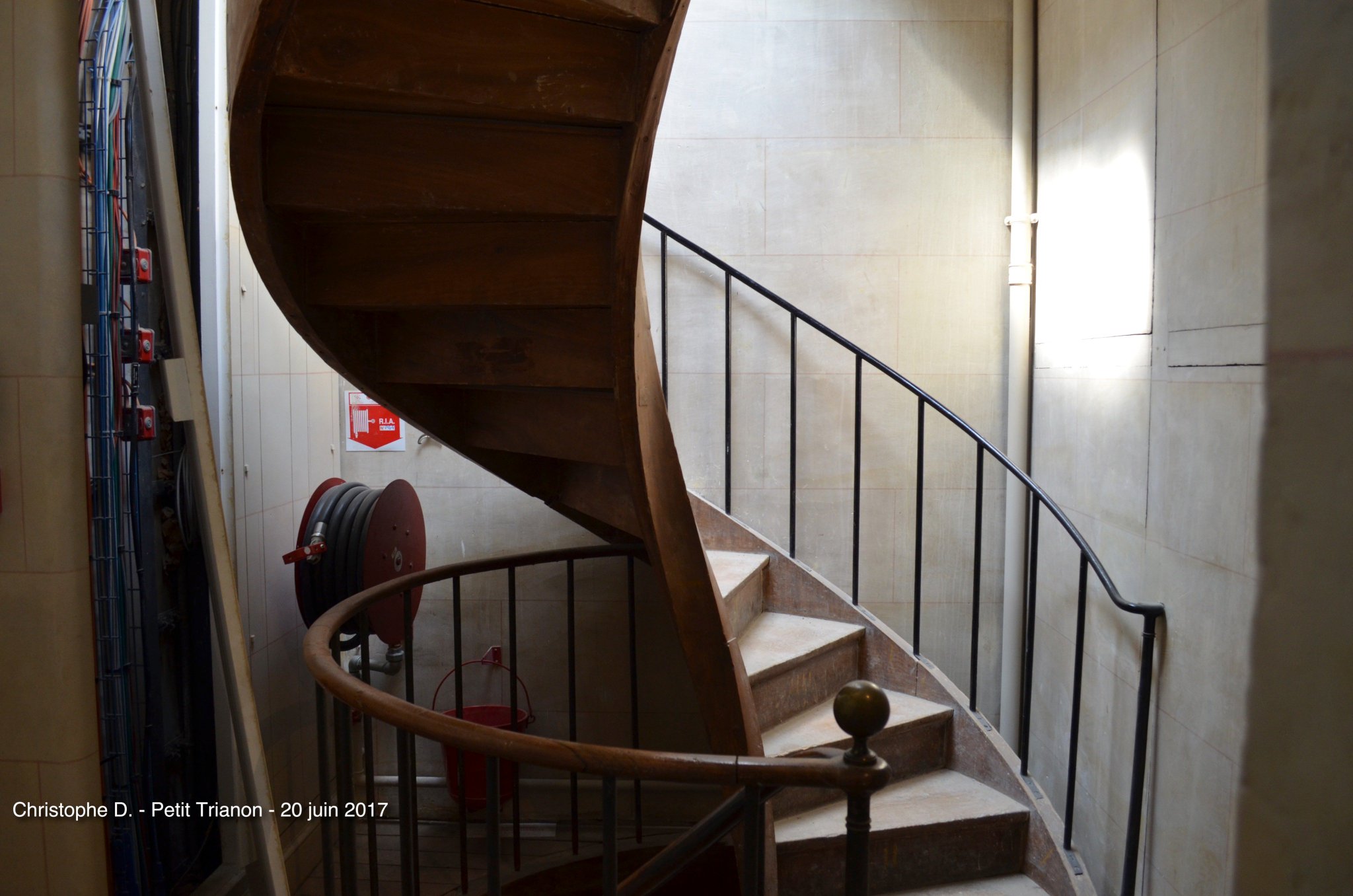Résultat de recherche d'images pour "escalier circulaire de service petit trianon"