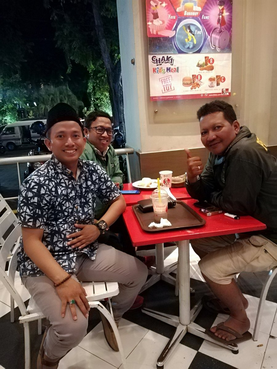 SEFTA2019's tweet photo. Mendampingi BONEK tanpa melihat SUKU, AGAMA, RAS dan Asal. Kami tidak ada perbedaan yang memisahkan. Salam Satu NYALI... WANI....

#SEFTA04
#DAPIL04
#BONEK
#arekSuroboyo
#omahkuJambangan
#ojos4l4hpilih
#PKBMENANG 

@imam_nahrawi https://t.co/GuKUU7J3Vs