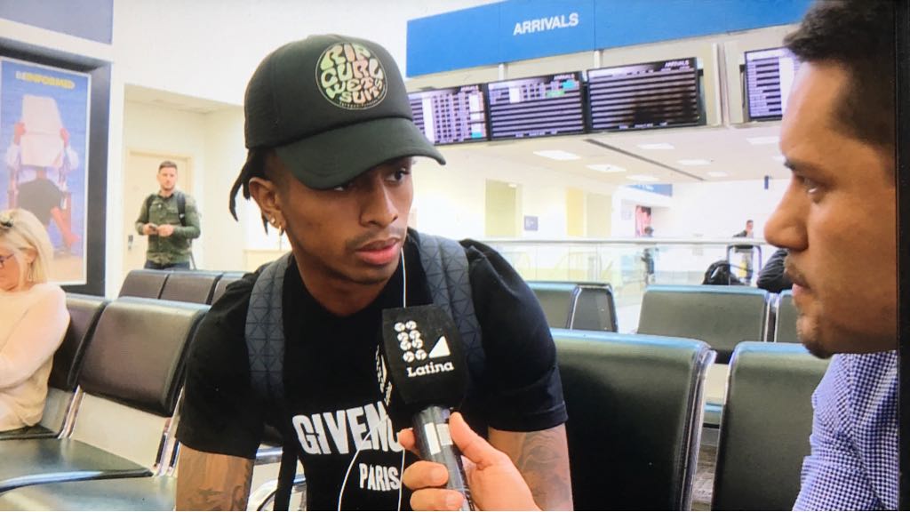 fegusquizap's tweet photo. Llegó Yordy Reyna para unirse a la selección. El atacante del Vancouver Whitecaps vuelve después de casi un año al equipos de todos. Su palabra en #PasionPorElFutbol por @Latina_pe https://t.co/VtvkDE6hdW