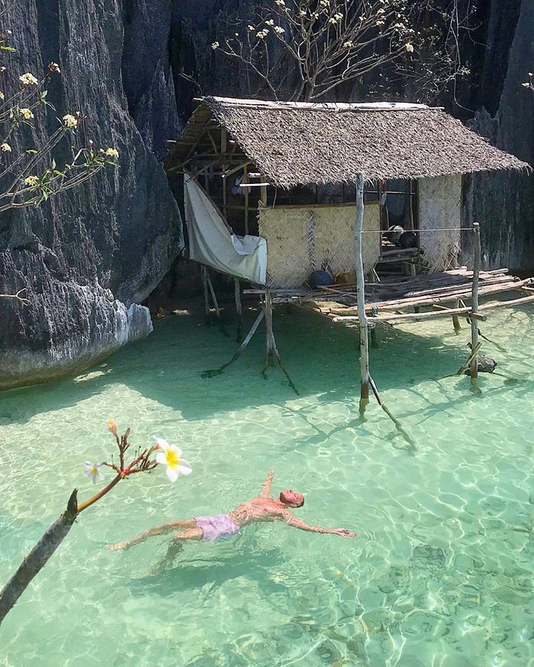 Now that's the life! 😍🏖️
#coron #palawan #palawanbeach #coronpalawan #travel #travelblogger #travelling #traveller #beachlife #beach #wayrtoo