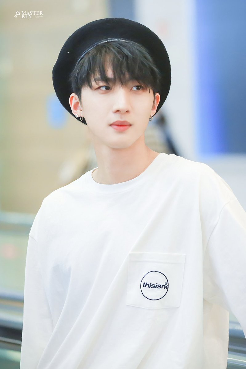 Masterkey0828's tweet photo. 180929 ICN HD

모델이야, 모델!

#후이 #이회택 #HUI 
#펜타곤 #PENTAGON
@CUBE_PTG https://t.co/PKKqlBBhDN