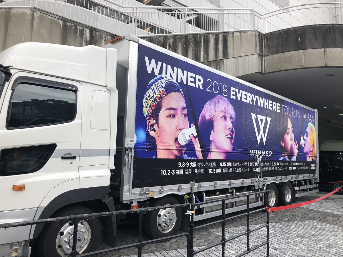do_ru0804's tweet photo. お誘い頂いて来ました!
1部だけですが楽しんできます😊
#WinnerJapanTour2018
#パシフィコ横浜 https://t.co/CsFBc35Z89