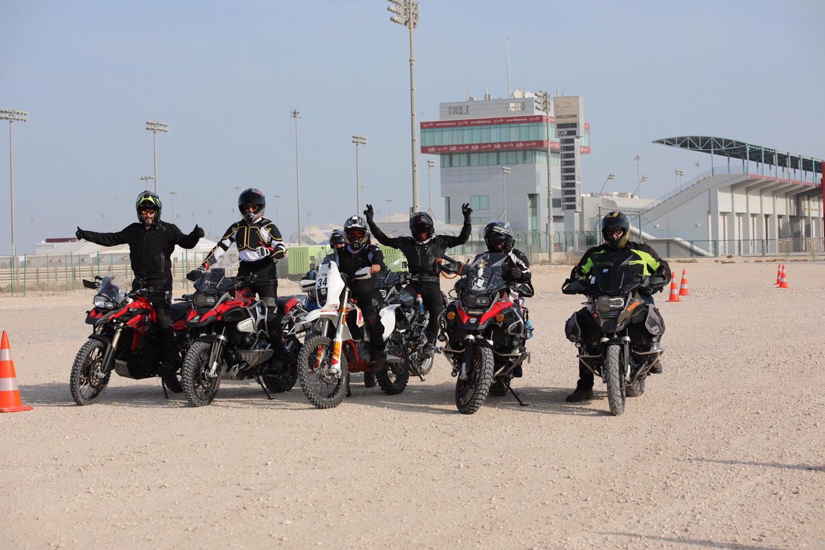batabitqtr's tweet photo. من اهداف الدورة رفع مستوى القيادة لمحبين هذا النوع من الدراجات في البر و الاماكن الغير معبده #بطابط #مجتمع_واعٍ_وقيادة_امنة https://t.co/ZxrEIgkD90