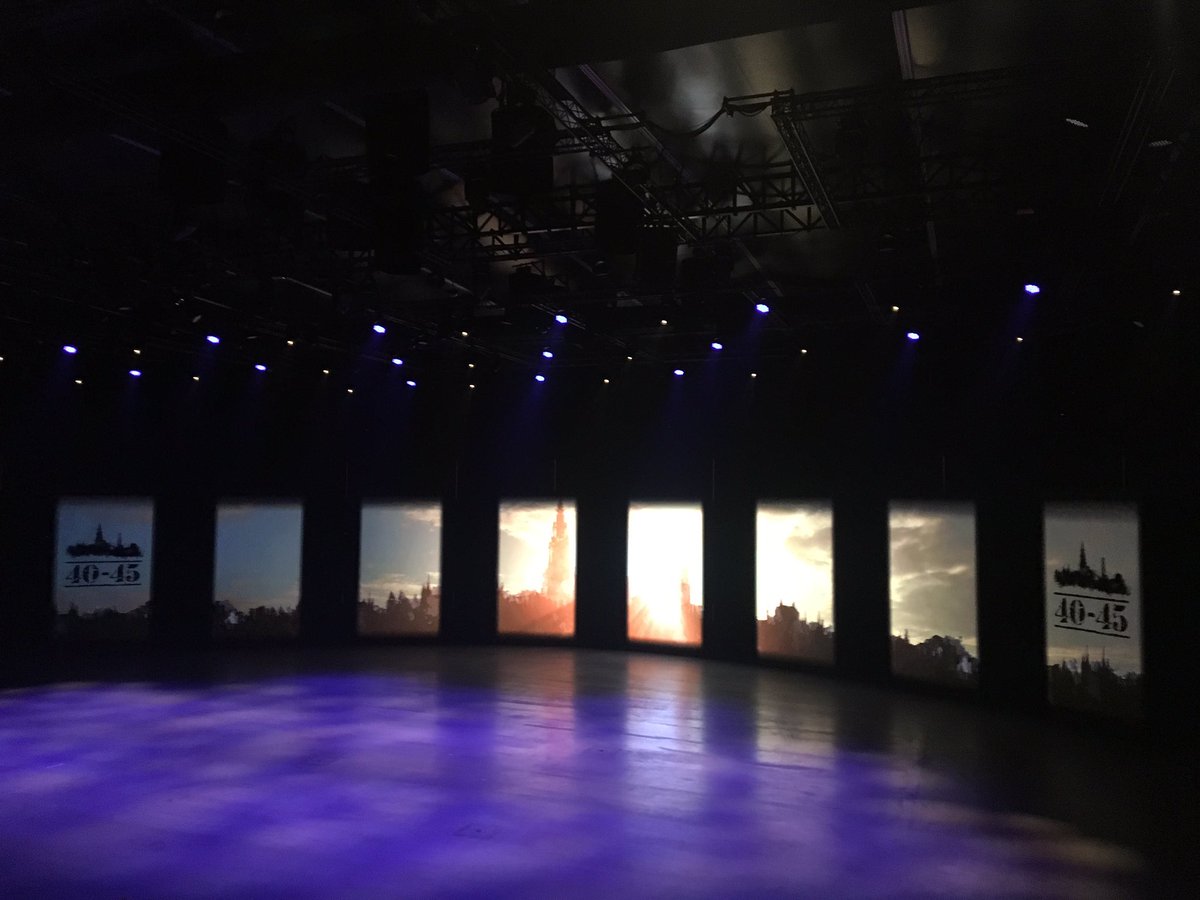 Blown away. Ga dat allemaal zien. Het is onbeschrijfelijk mooi. #spektakelmusical4045 <a href="/studio100/">Studio 100</a>