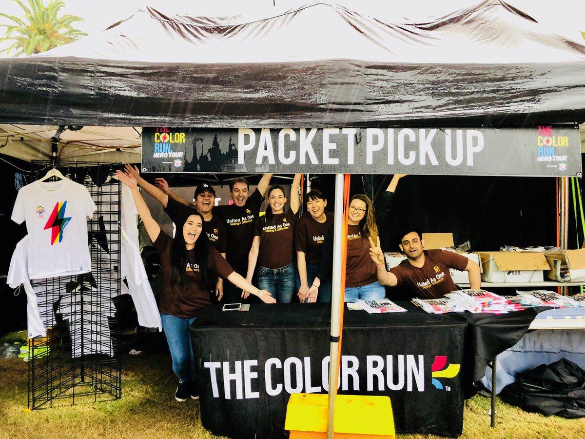 sstroner_au's tweet photo. AU UPS’ers kicked off October’s Global Volunteer Month in style! With raincoats &amp; umbrellas they braved Sydney’s wet weather and volunteered with Starlight Foundation as the official charity of the Color Run 2018! Just the start to our global target of 20M hours by 2020 #UPSers https://t.co/1itGYQ528H