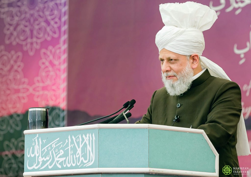 His Holiness, Hazrat Mirza Masroor Ahmad, the Fifth Caliph (Khlaifa) and World Head of the Ahmadiyya Muslim Community concludes 40th <a href="/LajnaUK/">Lajna Ima'illah UK</a> Ijtema with the inspiring address. 
#ijtemauk2018 
loveforallhatredfornone.org/head-of-ahmadi…